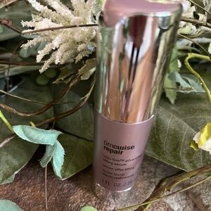 🌷🌷🌷🌷TIMEWISE RETINOL SERUM and FREE MARY KAY COSMETIC BAG🌷🌷🌷